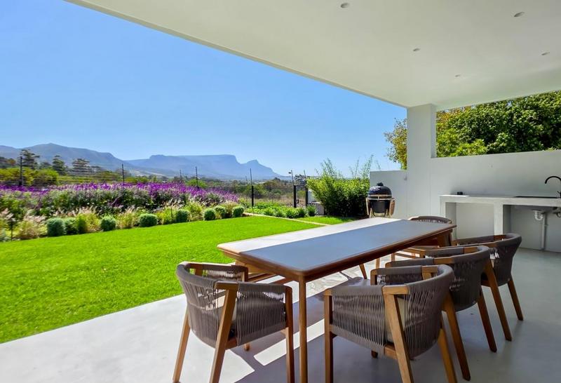 4 Bedroom Property for Sale in Zwaanswyk Western Cape